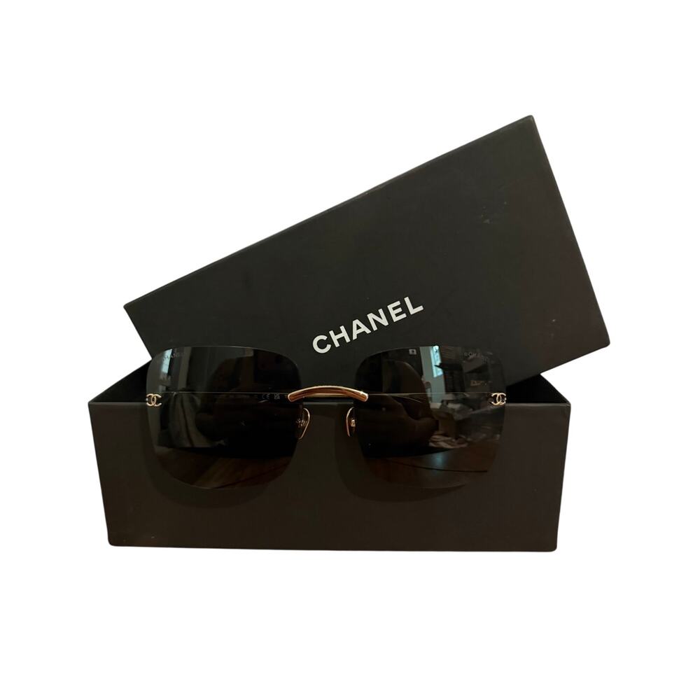 $900 | Chanel square titanium sunglasses Light gold / silver titanium - Picture 2 of 5